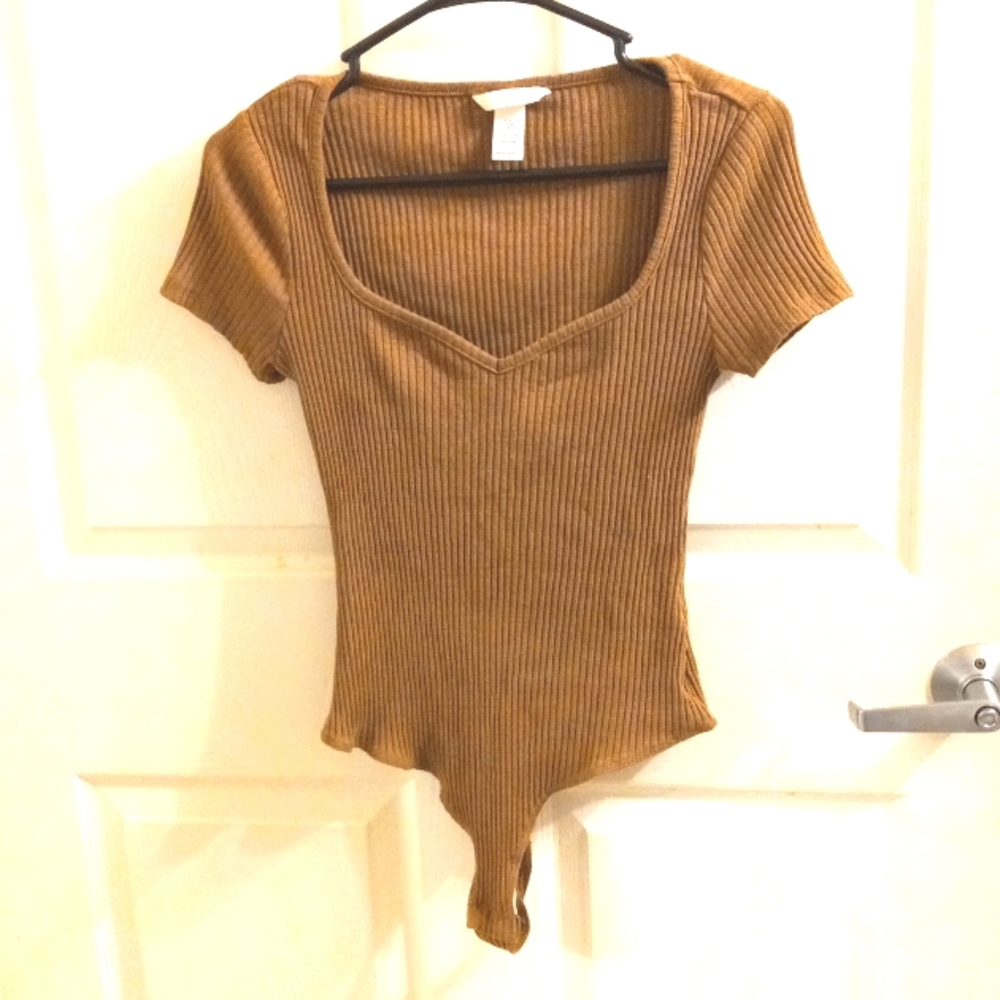H&M Thong Top Bodysuit. Size Mediun Ribbed Sweetheart Neckline Brown EUC